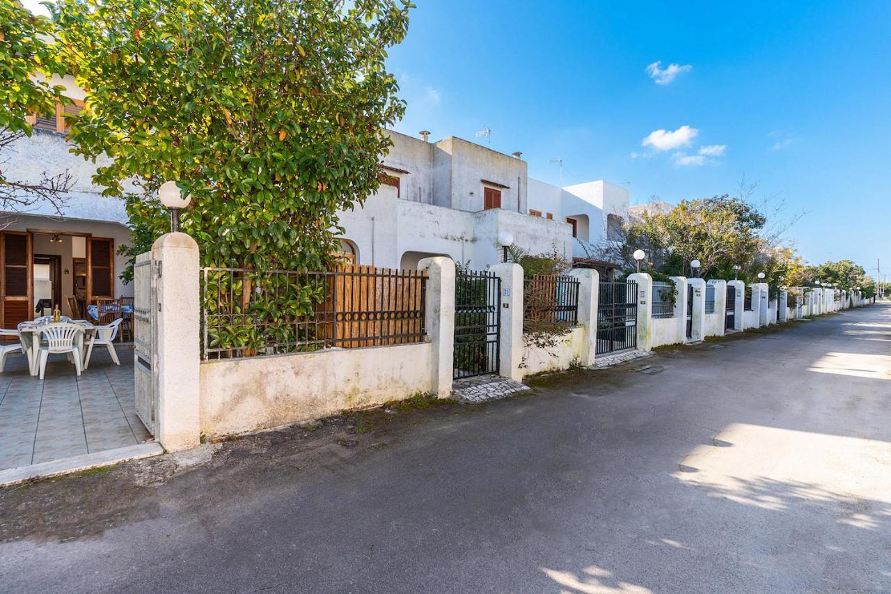 Villino Sabrina Con Piscina Villa Torre Lapillo Buitenkant foto